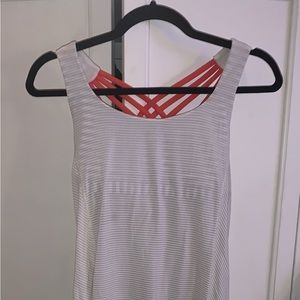Lululemon size 6, cross cross sport bra/ hip length tank.